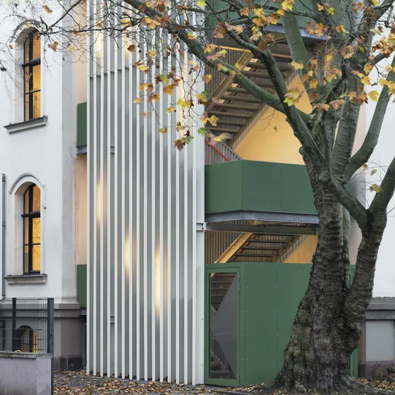 Comeniusschule Fluchttreppe – Lichtplanung Hannover