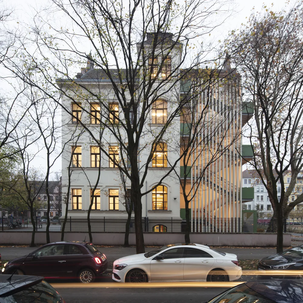 Comeniusschule Fluchttreppe – Lichtplanung Hannover